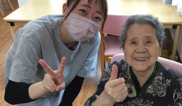 山梨の介護求人 ご利用者様とツーショット