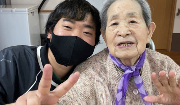 山梨の介護求人 笑顔でパチリ