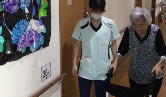 山梨の介護求人 歩行訓練