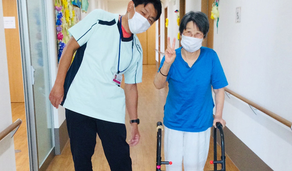 山梨の介護求人 ご利用者様とピース