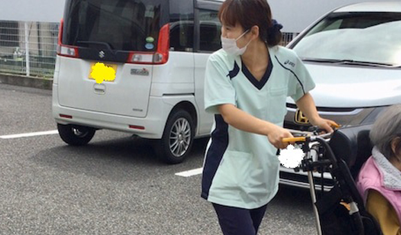 山梨の介護求人 お散歩