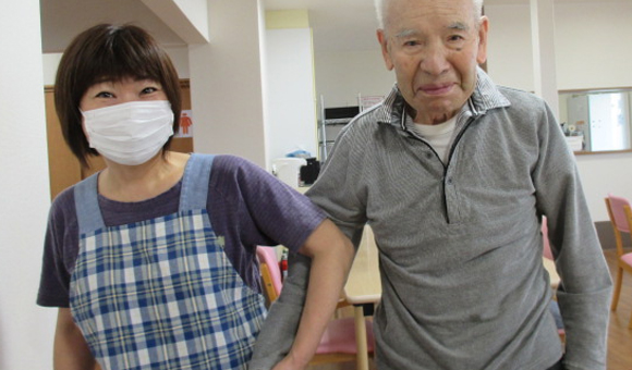 山梨の介護求人 ご利用者様とツーショット