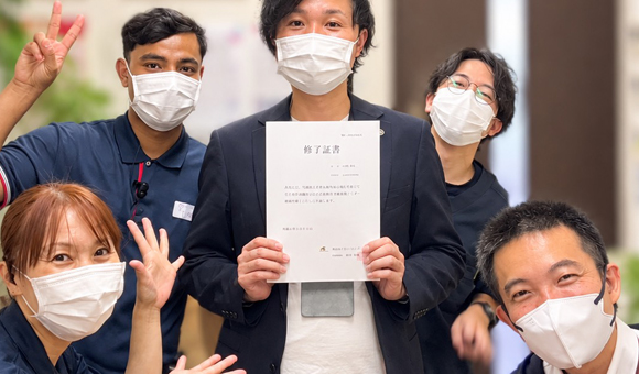 愛知県名古屋市中村区のグループホーム「さこまえの憩」のスキルアップ研修を修了した記念写真
