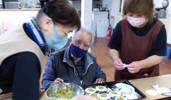 山梨の介護求人 餃子作り