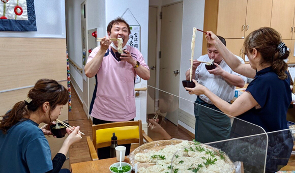 岐阜の介護求人 みんなでそうめん
