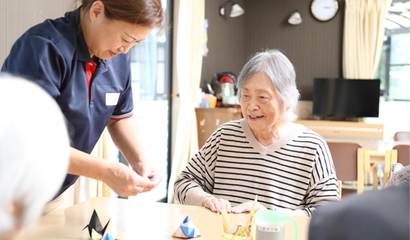 三重県の介護求人 楽しくレクリエーションしている様子
