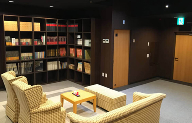 フローラユーアイ 図書コーナー